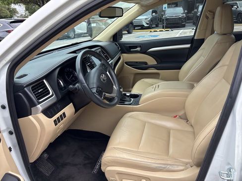 Used 2016 Toyota Highlander XLE FWD image 18