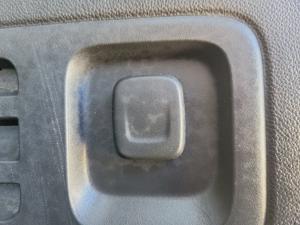 Used 2023 Chevrolet Traverse LT w/ LPO, Floor Liner Package FWD image 8