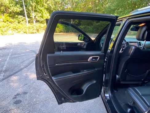 Used 2015 Jeep Grand Cherokee Overland w/ Advanced Technology Group AWD/4WD image 49