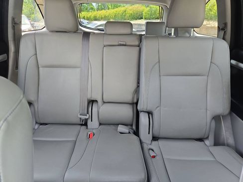 Used 2018 Toyota Highlander XLE AWD/4WD image 32