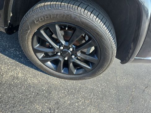 Used 2022 Jeep Grand Cherokee Laredo X image 10