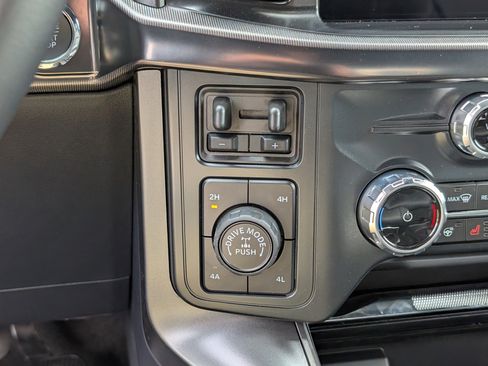 New 2025 Ford F150 Lariat w/ Equipment Group 501A Mid image 24