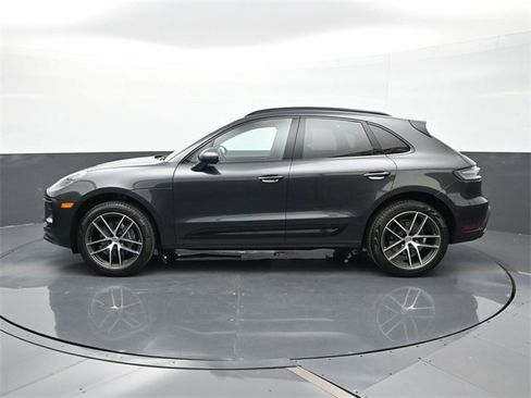 Used 2025 Porsche Macan image 2