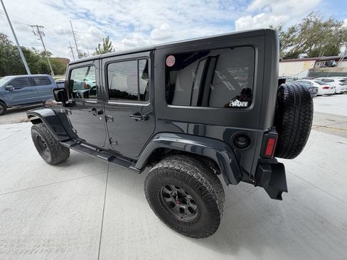 Used 2018 Jeep Wrangler Unlimited Sahara AWD/4WD image 4