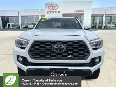 Used 2020 Toyota Tacoma TRD Off-Road w/ Blackout Package AWD/4WD image 8
