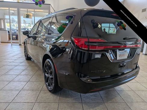 New 2026 Chrysler Pacifica Limited w/ S Appearance Package image 5