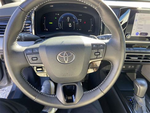 Used 2025 Toyota Camry SE w/ Convenience Package image 33