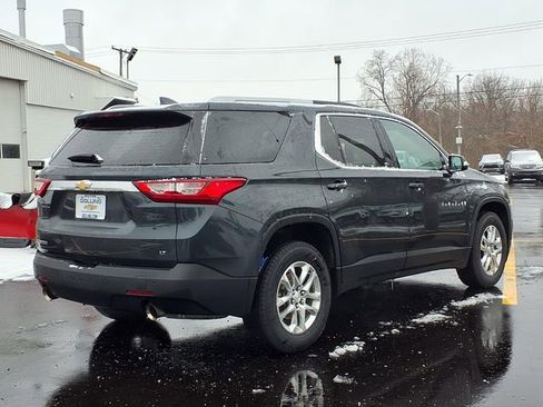 Used 2018 Chevrolet Traverse LT image 2