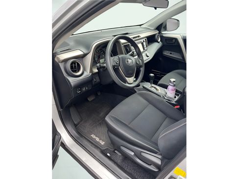 Used 2013 Toyota RAV4 XLE AWD/4WD image 9