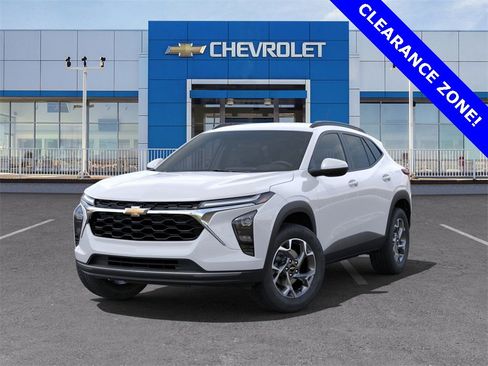 New 2025 Chevrolet Trax LT w/ Driver Confidence Package image 6