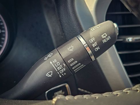 Used 2019 GMC Acadia SLT AWD/4WD image 18