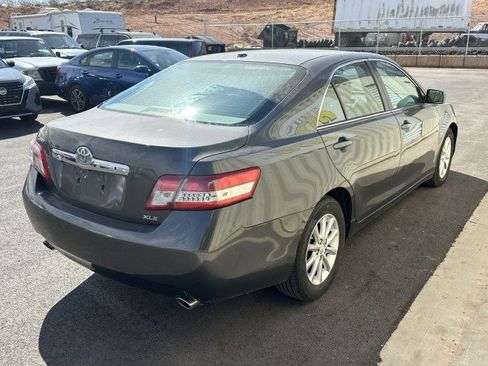 Used 2010 Toyota Camry SE FWD image 3