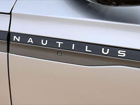 New 2026 Lincoln Nautilus Premier w/ Jet Appearance Package image 15