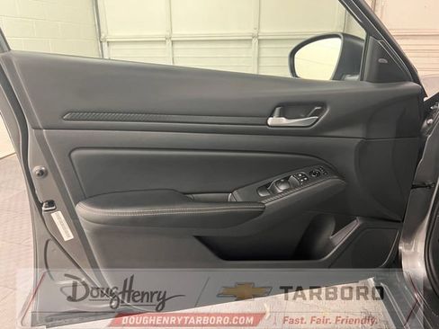 Used 2025 Nissan Altima 2.5 SV FWD image 28