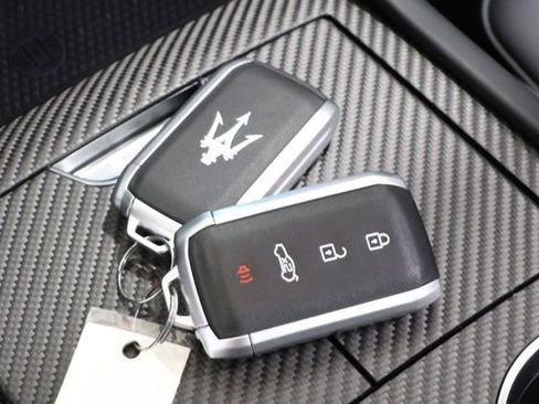 Used 2024 Maserati Grecale Trofeo AWD/4WD image 34
