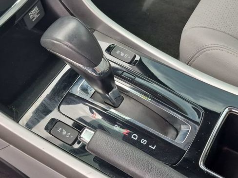 Used 2017 Honda Accord EX-L image 14