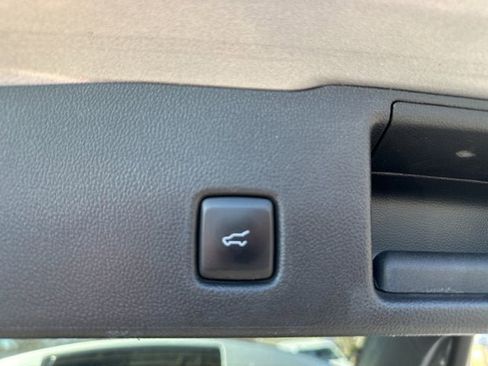 Used 2022 Ford Escape Titanium image 18