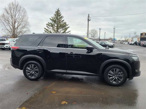 Used 2023 Nissan Pathfinder S image 5