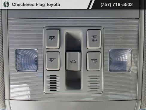 Used 2025 Volkswagen Jetta SE w/ Sunroof Package FWD image 10