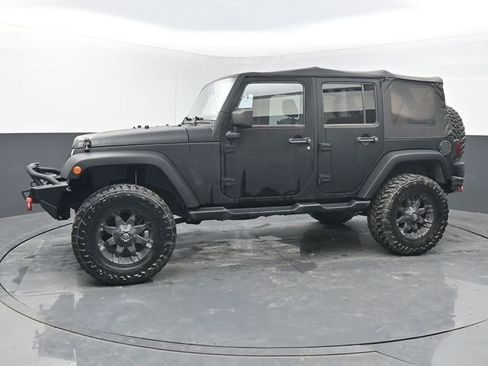 Used 2012 Jeep Wrangler Unlimited Sahara image 2