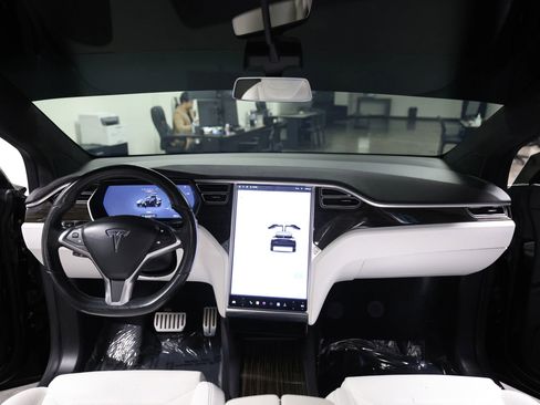 Used 2016 Tesla Model X Performance image 16