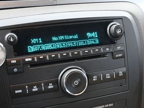 Used 2010 Buick Enclave CXL image 26