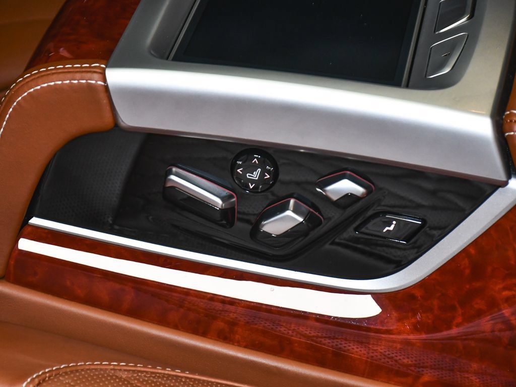 Used 2022 BMW ALPINA B7 xDrive w/ Luxury Rear Seating Package AWD/4WD image 75