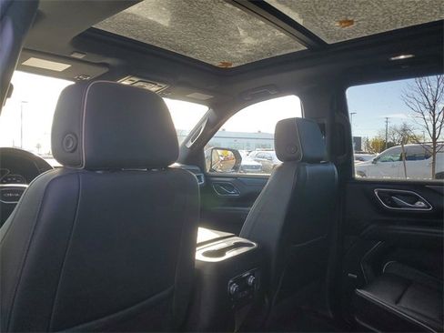 Used 2021 GMC Yukon SLT w/ SLT Premium Package image 11