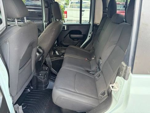 Used 2023 Jeep Gladiator Sport AWD/4WD image 34