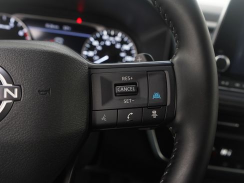 Used 2025 Nissan Rogue SV AWD/4WD image 28