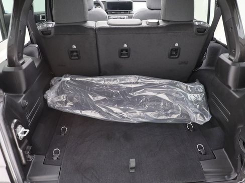 Used 2025 Jeep Wrangler Sport S image 26