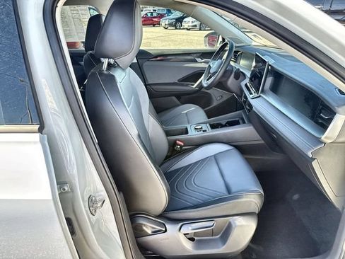 Used 2026 Volkswagen Tiguan SE AWD/4WD image 23