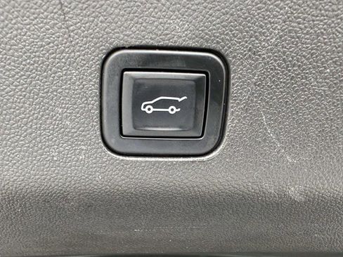 Used 2022 GMC Yukon SLT w/ SLT Luxury Package image 17