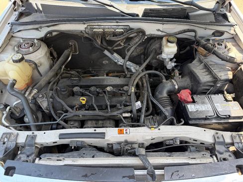 Used 2010 Ford Escape XLS FWD image 20