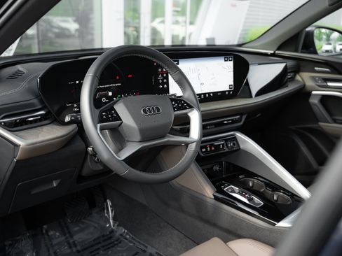 Certified 2025 Audi Q5 Premium w/ Premium Plus AWD/4WD image 10