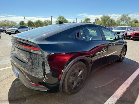 Used 2024 Toyota Prius LE FWD image 4