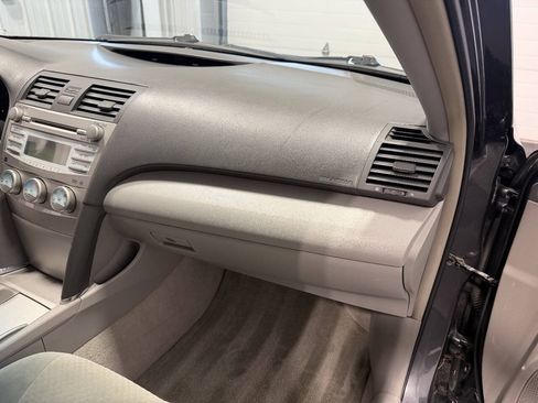 Used 2009 Toyota Camry LE FWD image 17