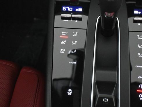 Used 2026 Porsche Macan AWD/4WD image 25