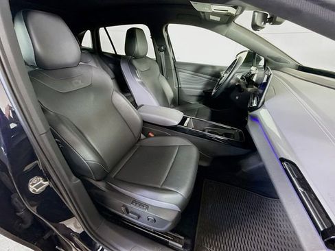 Used 2023 Volkswagen ID.4 Pro S Plus image 28