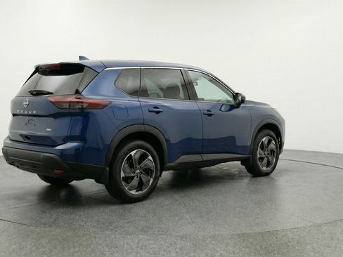 Used 2025 Nissan Rogue SV image 9