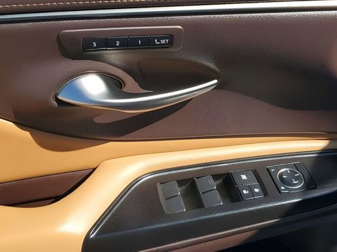 Used 2019 Lexus ES 350 w/ Premium Package image 47