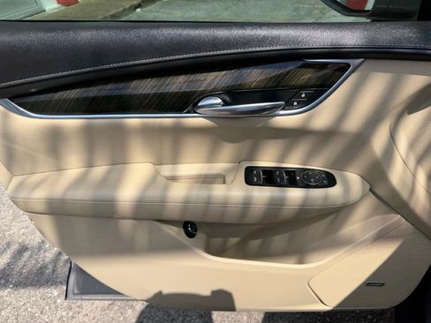 Used 2017 Cadillac XT5 FWD image 15