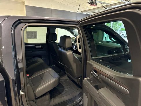 Used 2025 GMC Sierra 1500 SLT AWD/4WD image 14