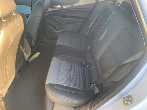 Used 2025 Chevrolet Trax LT w/ LT Convenience Package image 46