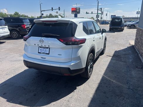 Used 2025 Nissan Rogue SV AWD/4WD image 6