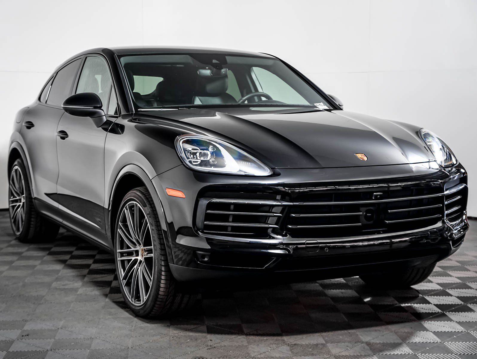 Certified 2023 Porsche Cayenne Platinum Edition w/ Towing Package w/o Tow Ball AWD/4WD image 8
