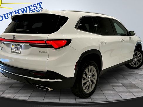Used 2025 Buick Enclave Preferred AWD/4WD image 7