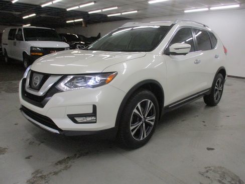 Used 2017 Nissan Rogue SL w/ SL Premium Package AWD/4WD image 3