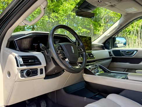 Used 2021 Lincoln Navigator Reserve AWD/4WD image 16