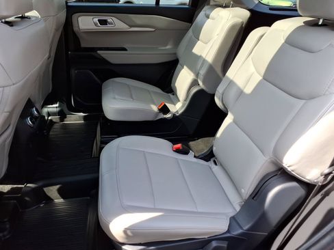 Certified 2025 Ford Explorer Active w/ Active Comfort Package AWD/4WD image 23